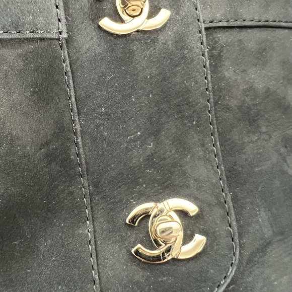 CHANEL Black Nubuck Leather Short Boots with GOLDTONE CC - Picture 4 of 11